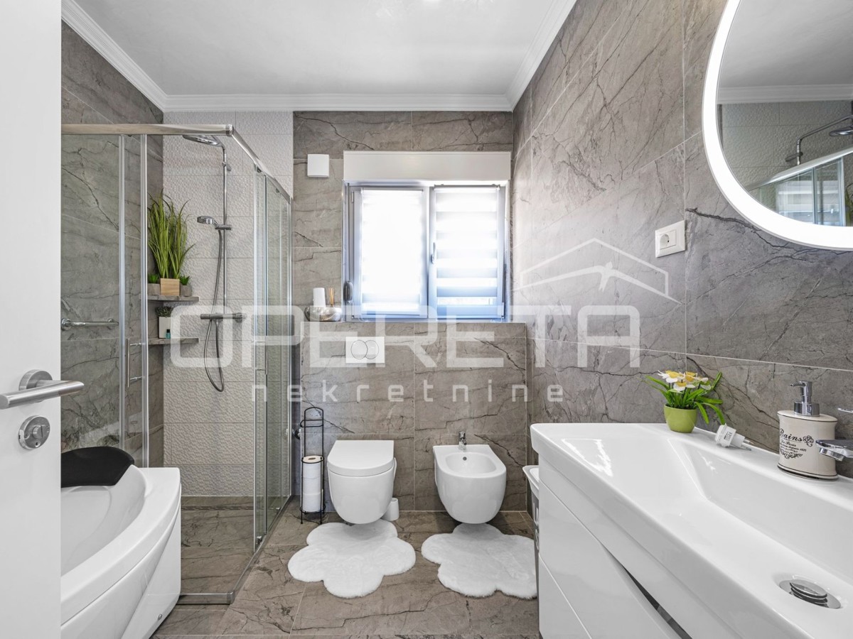 Luksuzna hiša z veliko parcelo, Šibenik- Bilice