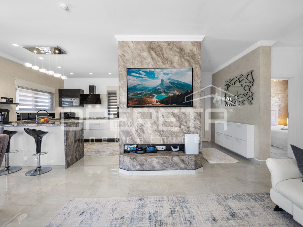 Luksuzna hiša z veliko parcelo, Šibenik- Bilice