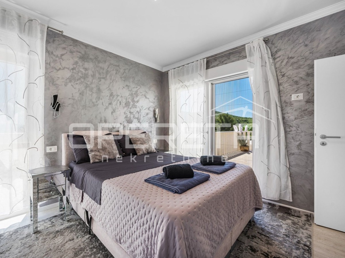 Luksuzna hiša z veliko parcelo, Šibenik- Bilice