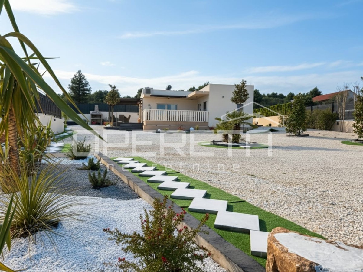 Luksuzna hiša z veliko parcelo, Šibenik- Bilice