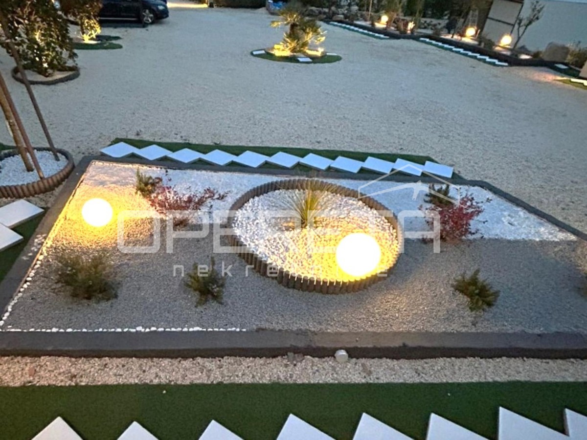 Luksuzna hiša z veliko parcelo, Šibenik- Bilice