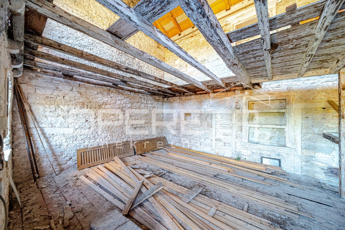 Šarmantne kamnite hiše za obnovo v srcu Žrnova, Korčula