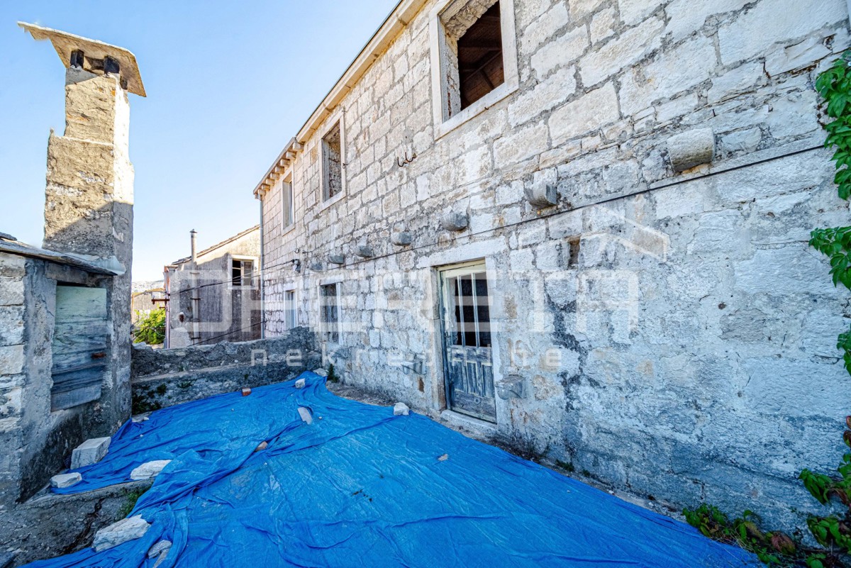 Šarmantne kamnite hiše za obnovo v srcu Žrnova, Korčula