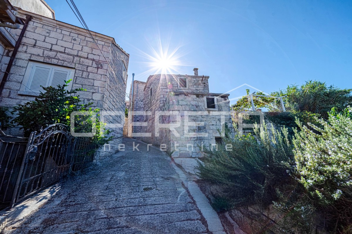 Šarmantne kamnite hiše za obnovo v srcu Žrnova, Korčula