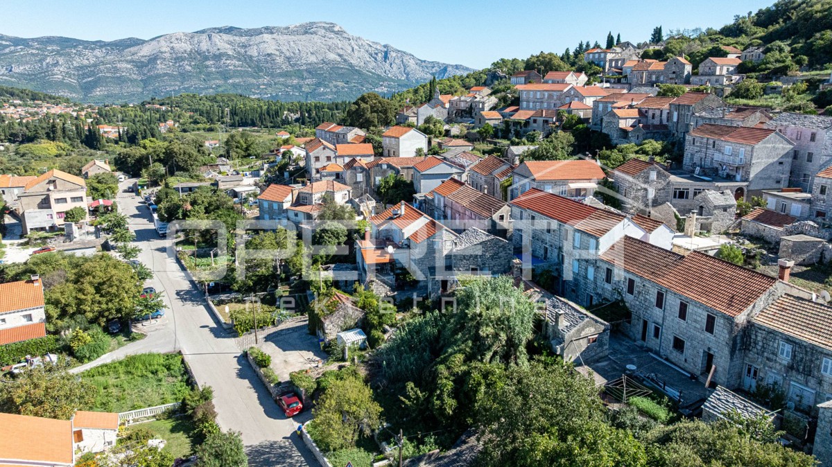 Šarmantne kamnite hiše za obnovo v srcu Žrnova, Korčula