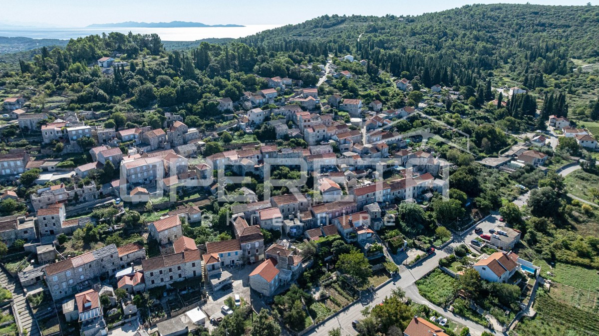 Šarmantne kamnite hiše za obnovo v srcu Žrnova, Korčula