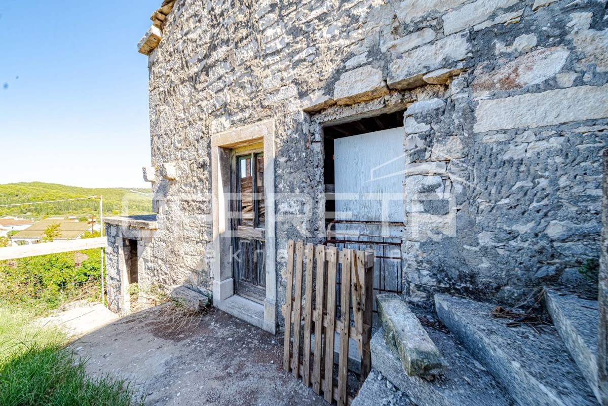 Šarmantne kamnite hiše za obnovo v srcu Žrnova, Korčula