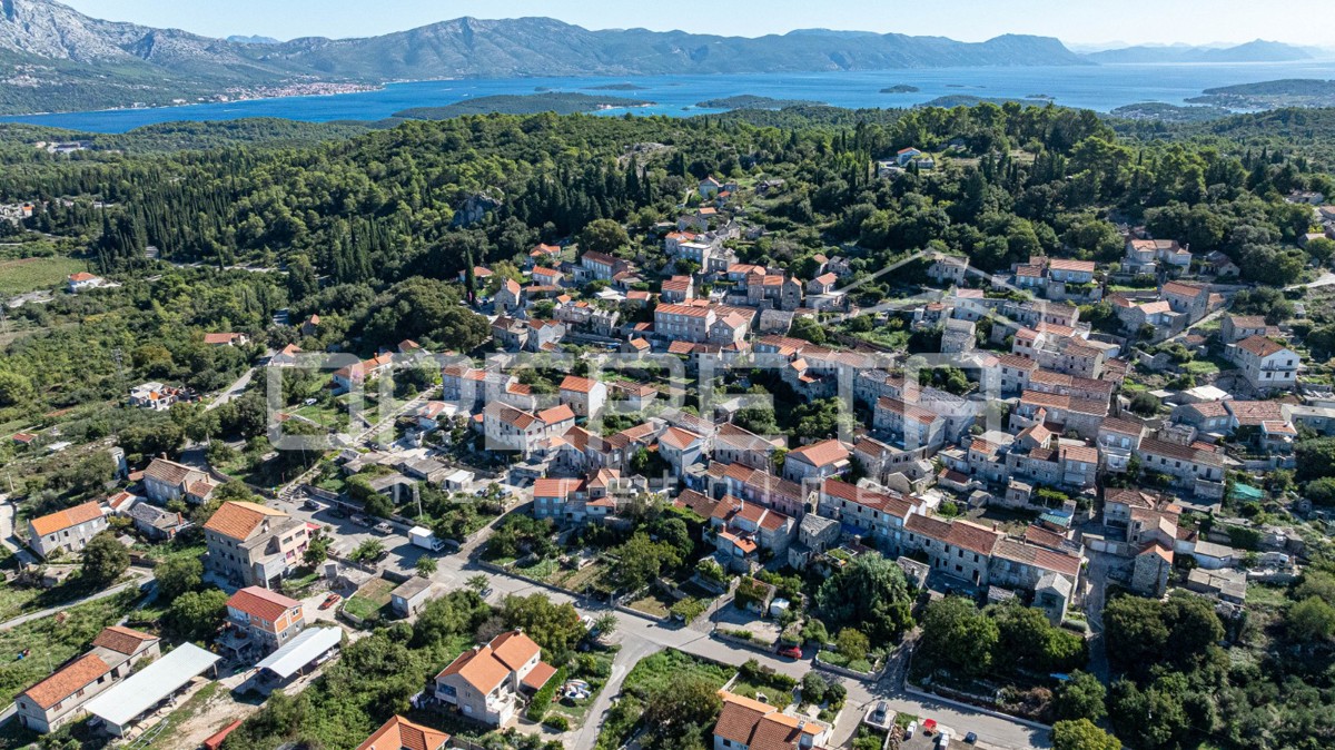 Šarmantne kamnite hiše za obnovo v srcu Žrnova, Korčula