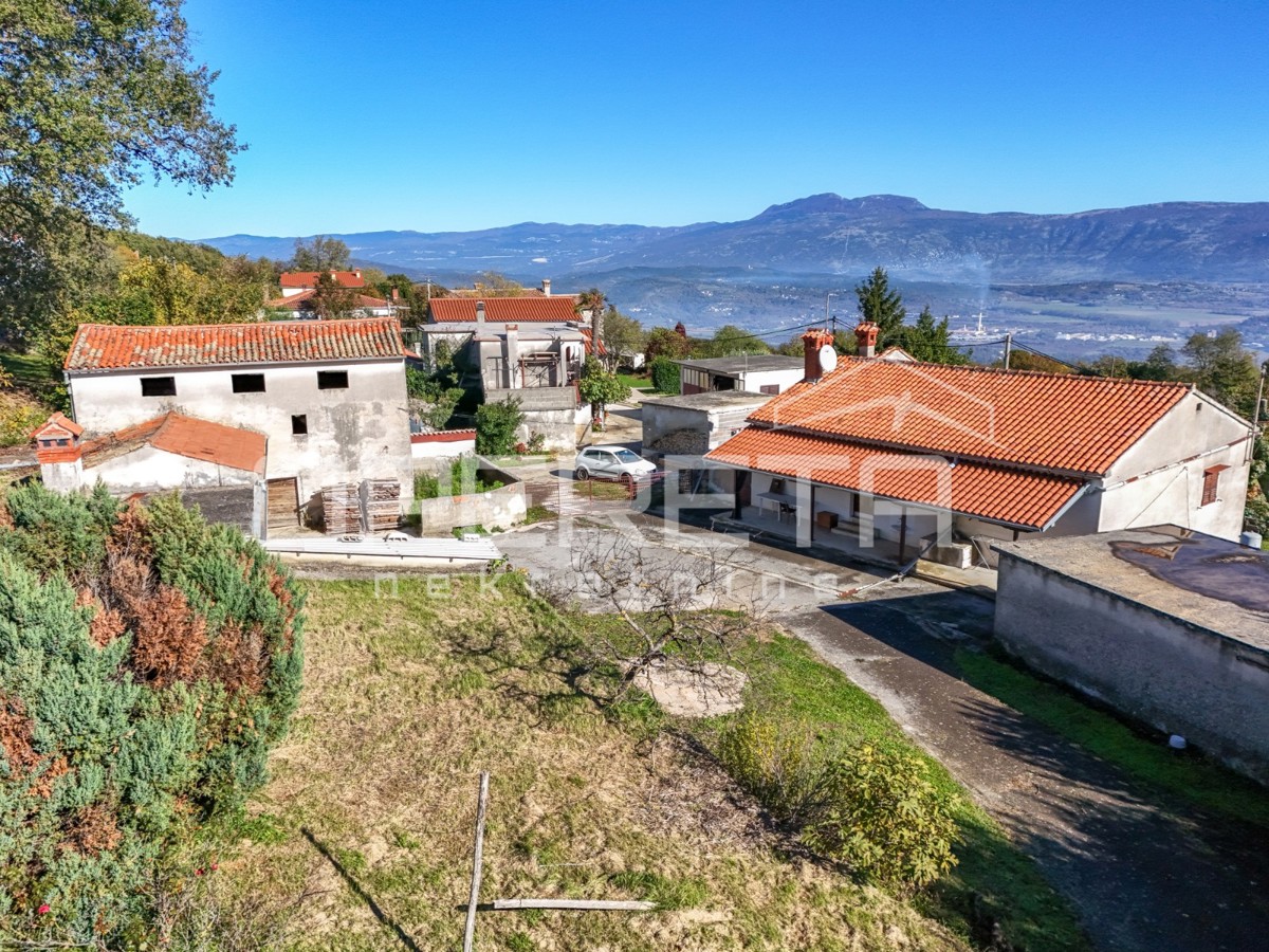Istra, Pićan - Posestvo s hišo in 4 dodatnimi objekti