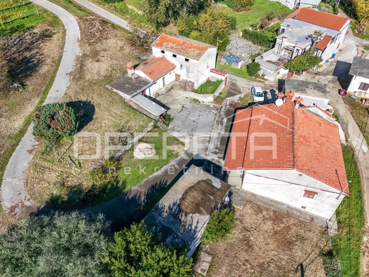 Istra, Pićan - Posestvo s hišo in 4 dodatnimi objekti
