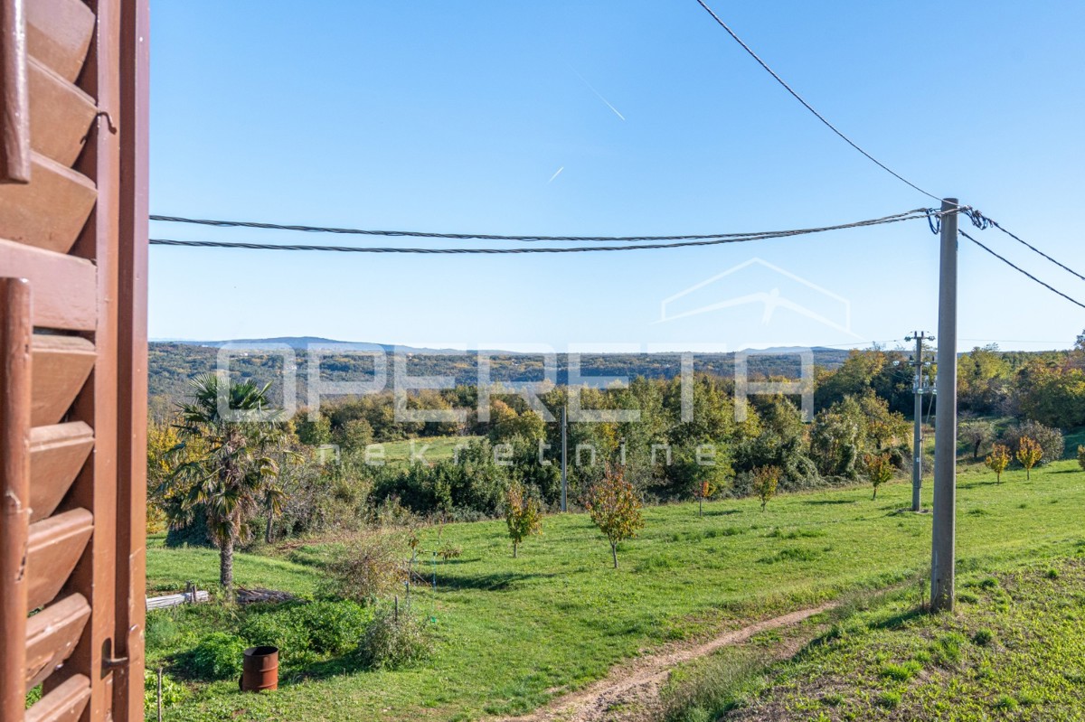 Istra, Pićan - Posestvo s hišo in 4 dodatnimi objekti