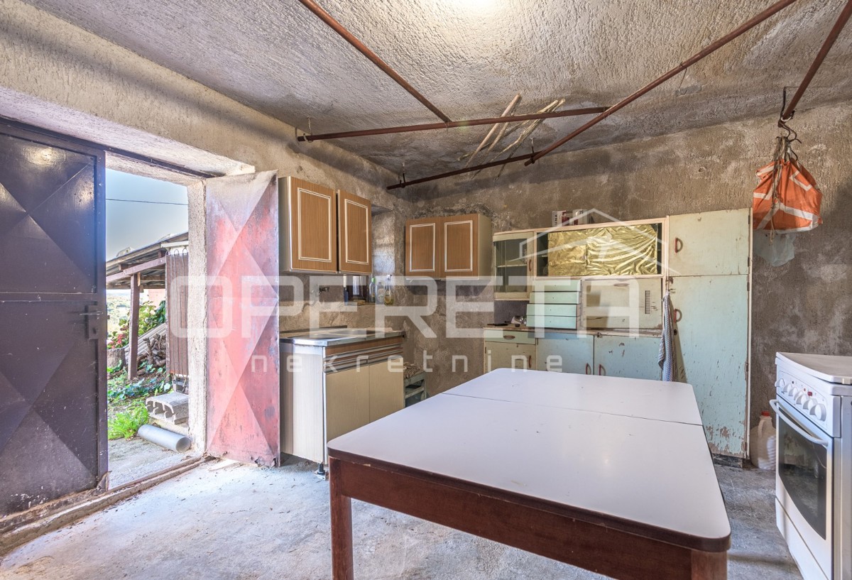 Istra, Pićan - Posestvo s hišo in 4 dodatnimi objekti