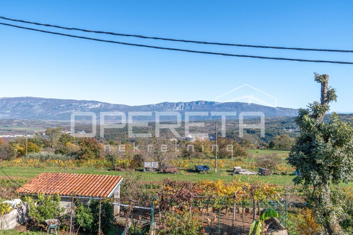 Istra, Pićan - Posestvo s hišo in 4 dodatnimi objekti