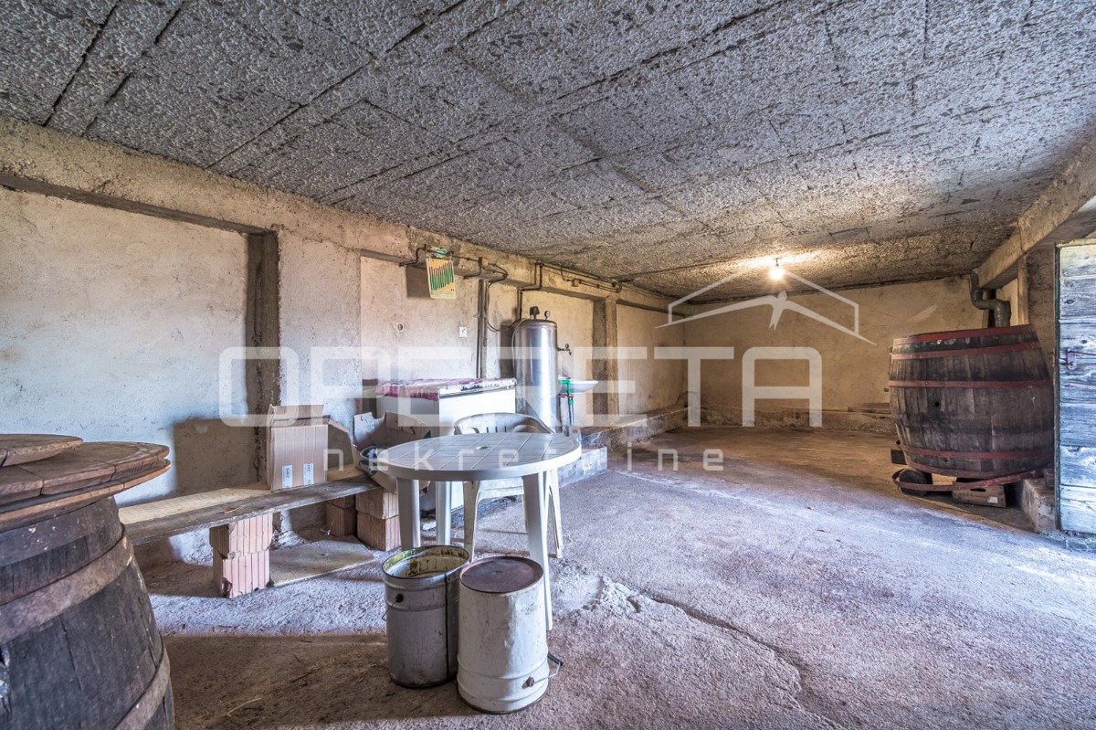 Istra, Pićan - Posestvo s hišo in 4 dodatnimi objekti