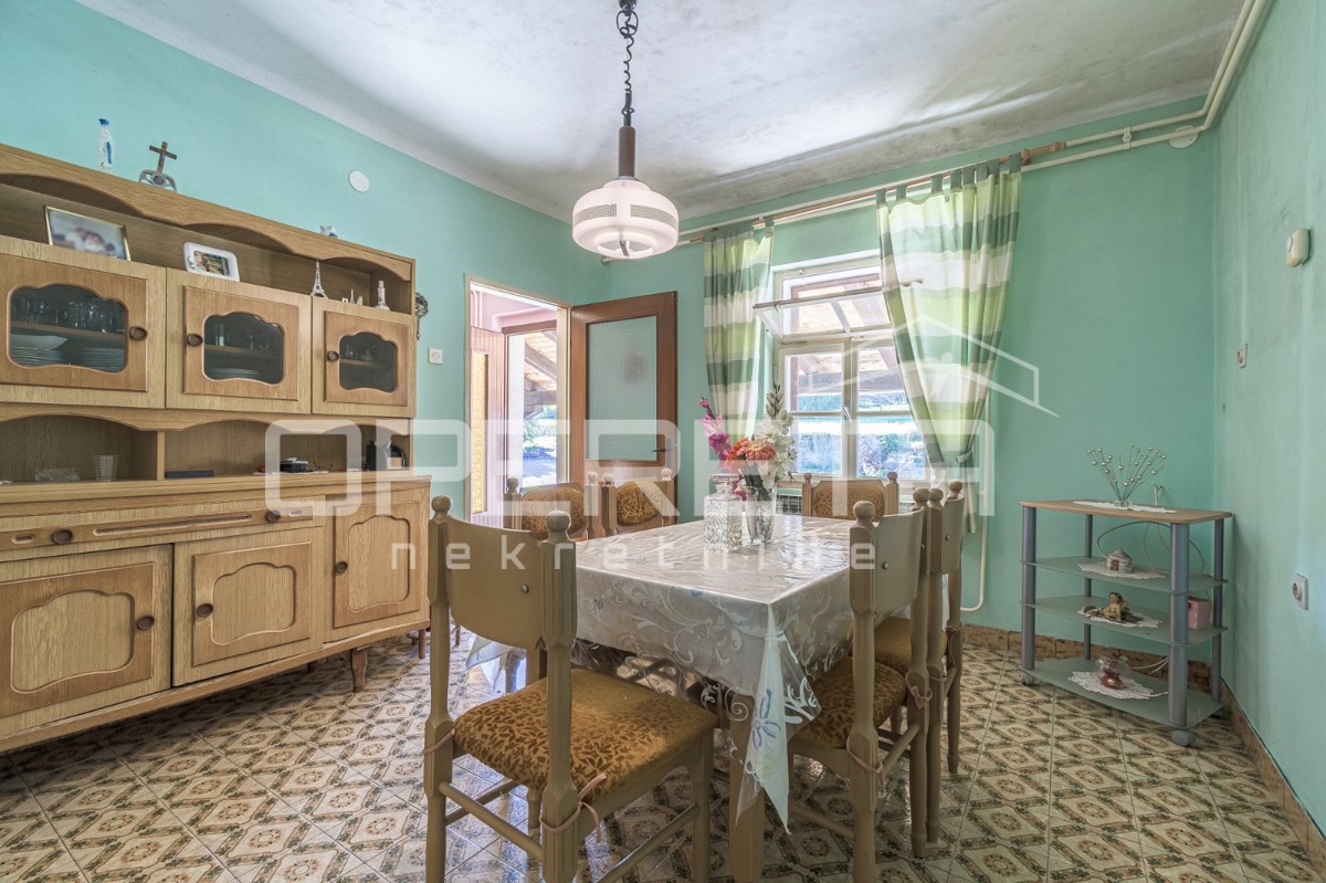 Istra, Pićan - Posestvo s hišo in 4 dodatnimi objekti