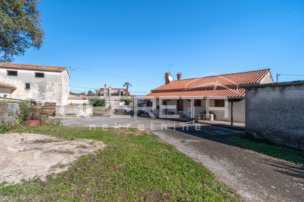 Istra, Pićan - Posestvo s hišo in 4 dodatnimi objekti