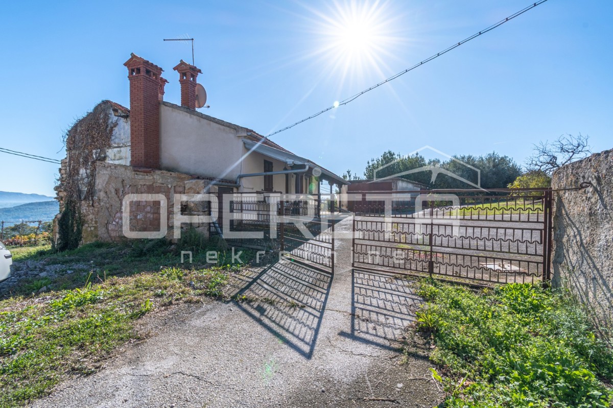 Istra, Pićan - Posestvo s hišo in 4 dodatnimi objekti