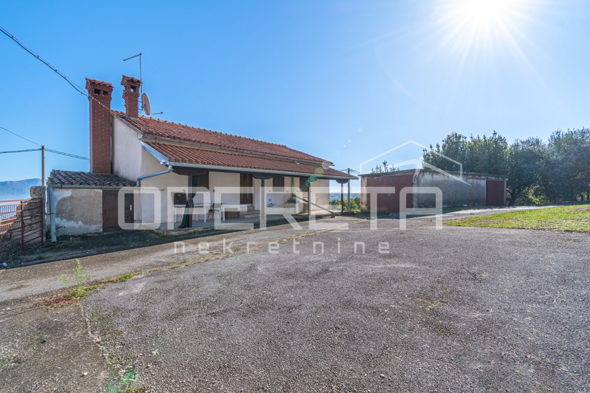 Istra, Pićan - Posestvo s hišo in 4 dodatnimi objekti