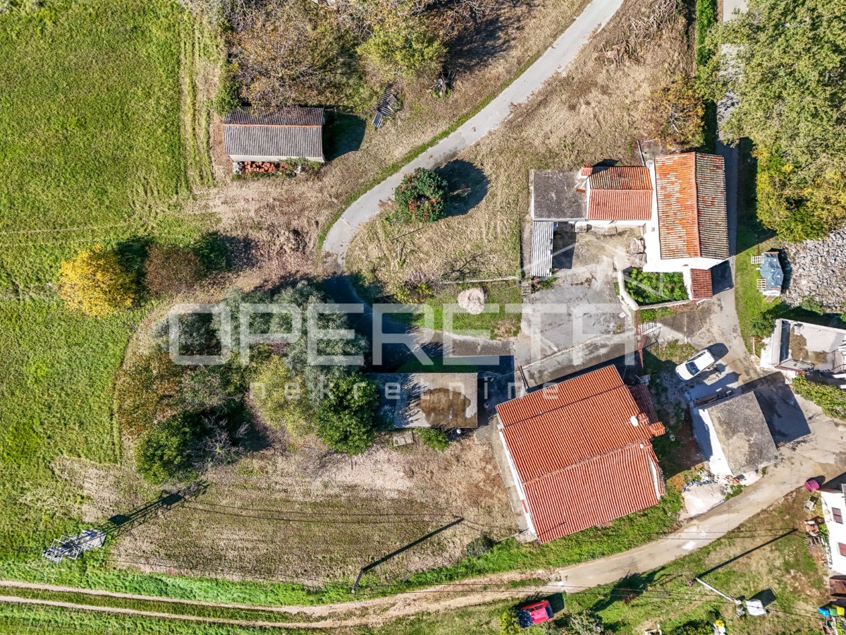 Istra, Pićan - Posestvo s hišo in 4 dodatnimi objekti