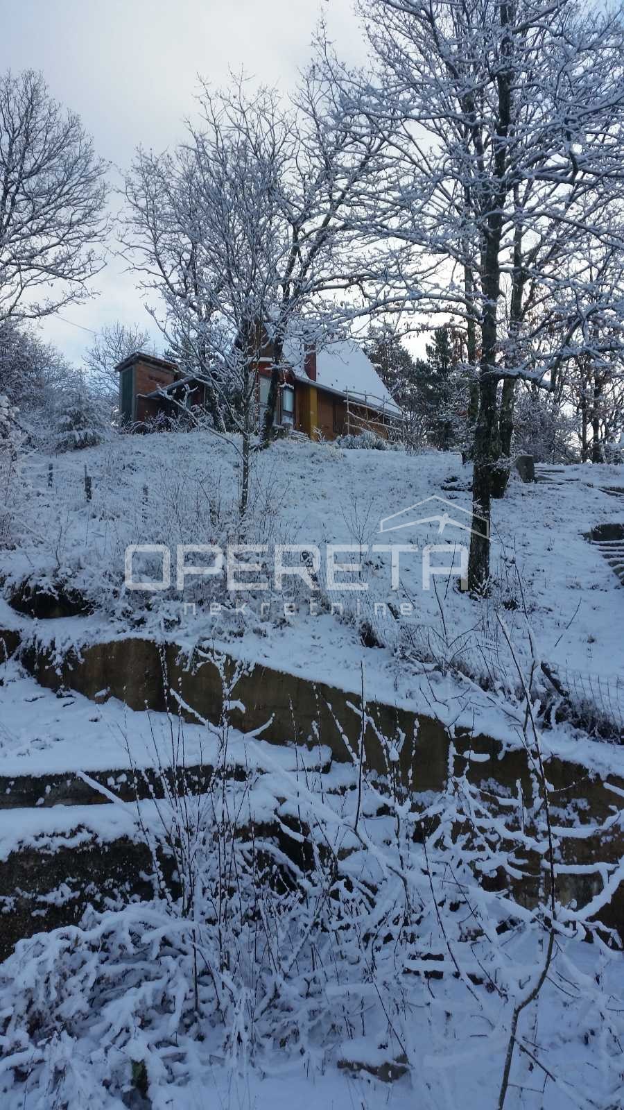 Vikend hiša v bližini Opatije in Trsta, obdana z naravo