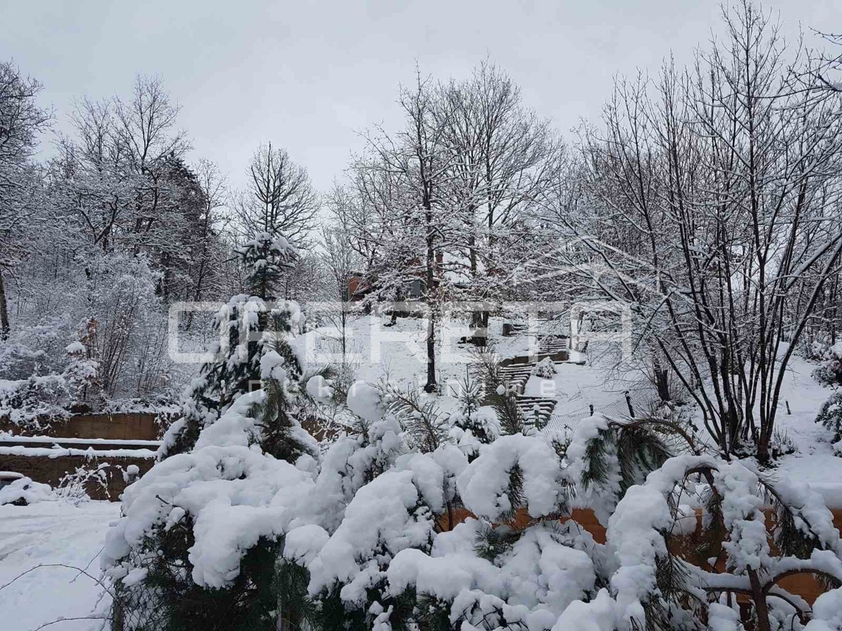 Vikend hiša v bližini Opatije in Trsta, obdana z naravo