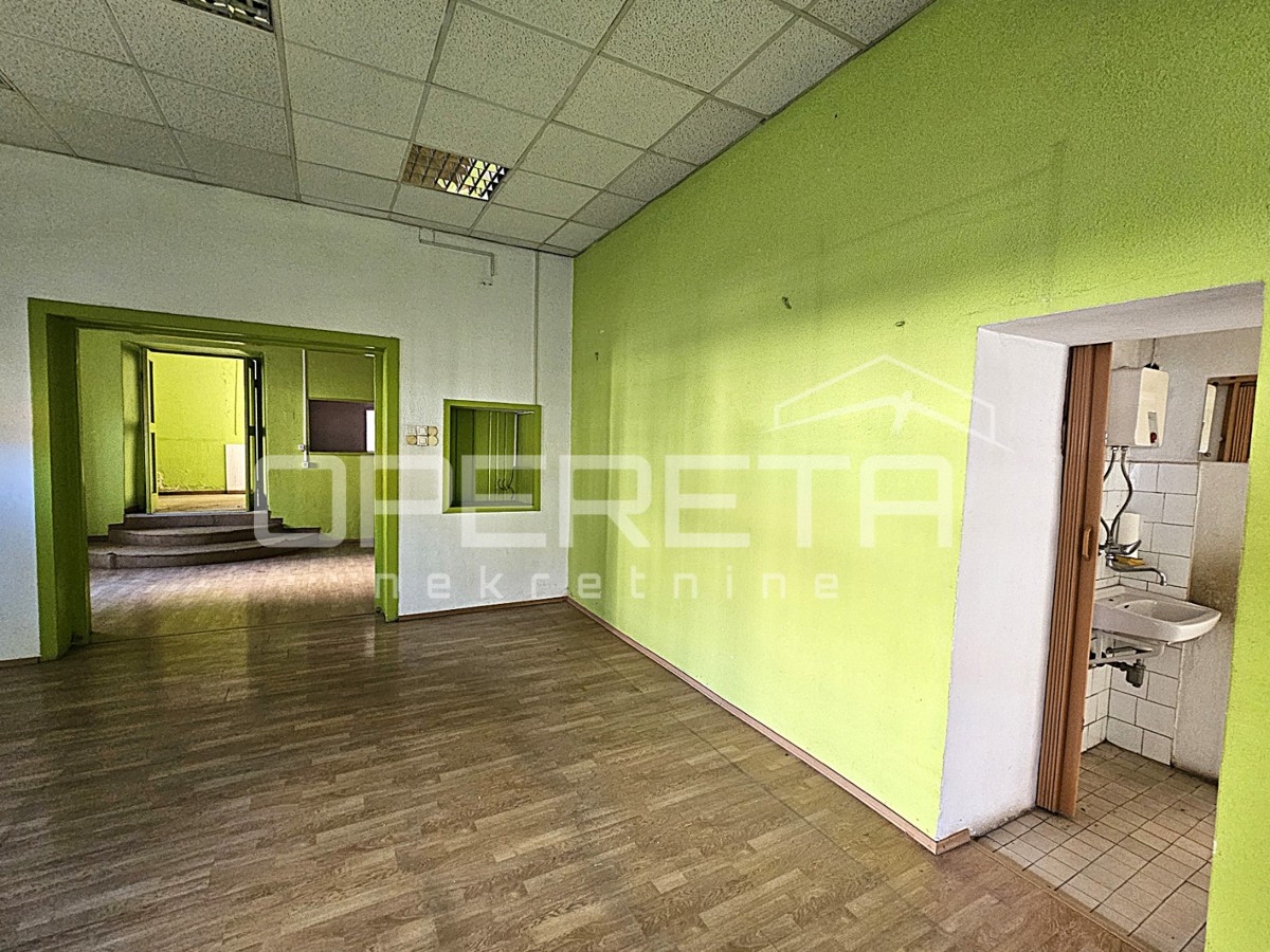 Poslovni prostor na izjemni lokaciji v središču Kaštel Gomilice, 150 m2