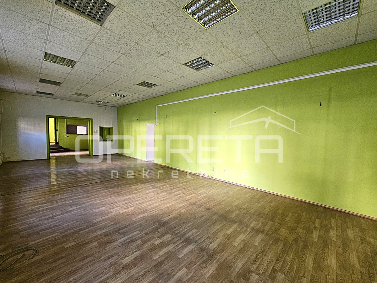 Poslovni prostor na izjemni lokaciji v središču Kaštel Gomilice, 150 m2