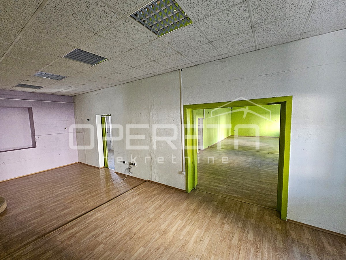 Poslovni prostor na izjemni lokaciji v središču Kaštel Gomilice, 150 m2