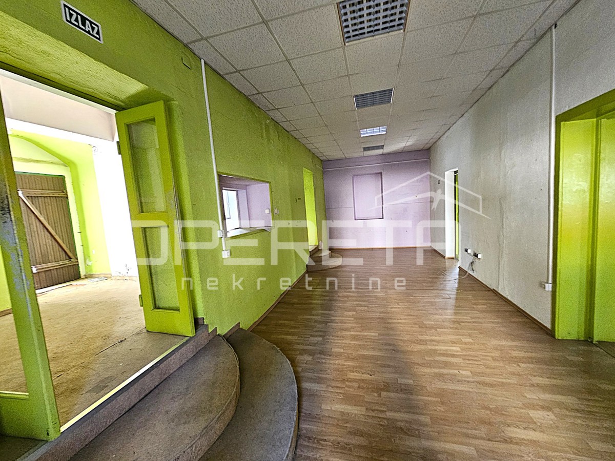 Poslovni prostor na izjemni lokaciji v središču Kaštel Gomilice, 150 m2