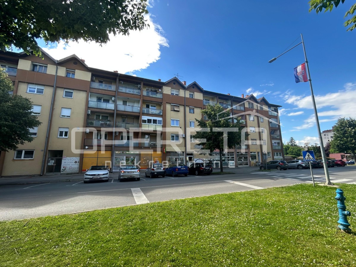 Prodaja, Ulični lokal, Beli Manastir, Trg Slobode, 248m2