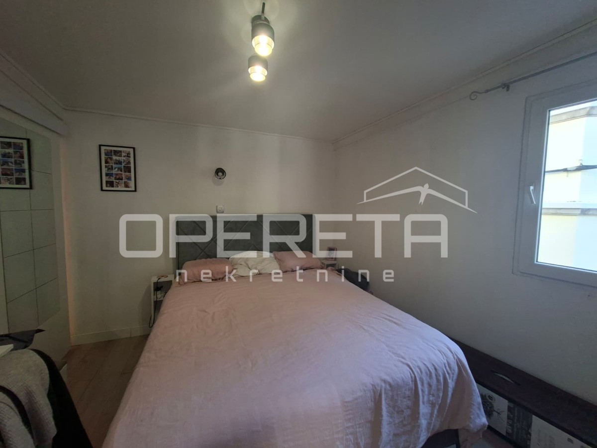 Luksuzno stanovanje v centru mesta, 2 spalnici, balkon