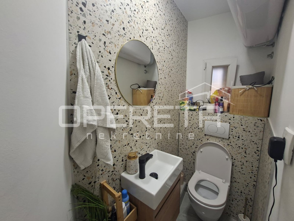 Luksuzno stanovanje v centru mesta, 2 spalnici, balkon