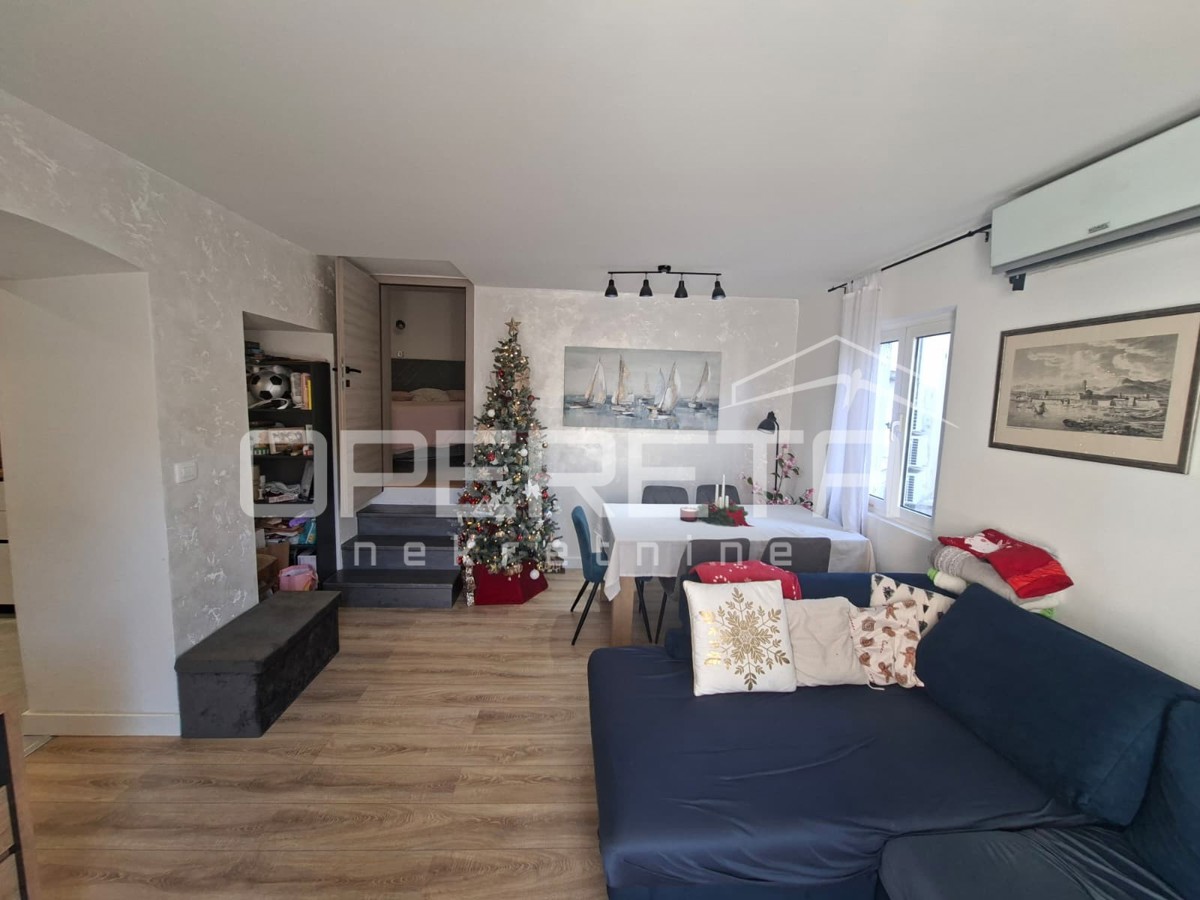 Luksuzno stanovanje v centru mesta, 2 spalnici, balkon