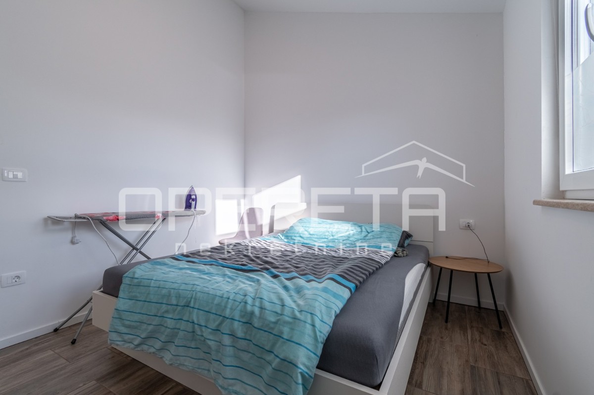 Galižana, pritličje 130 m2 z dvema stanovanjema