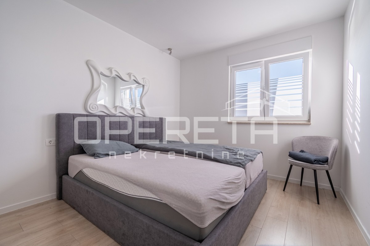 Galižana, pritličje 130 m2 z dvema stanovanjema