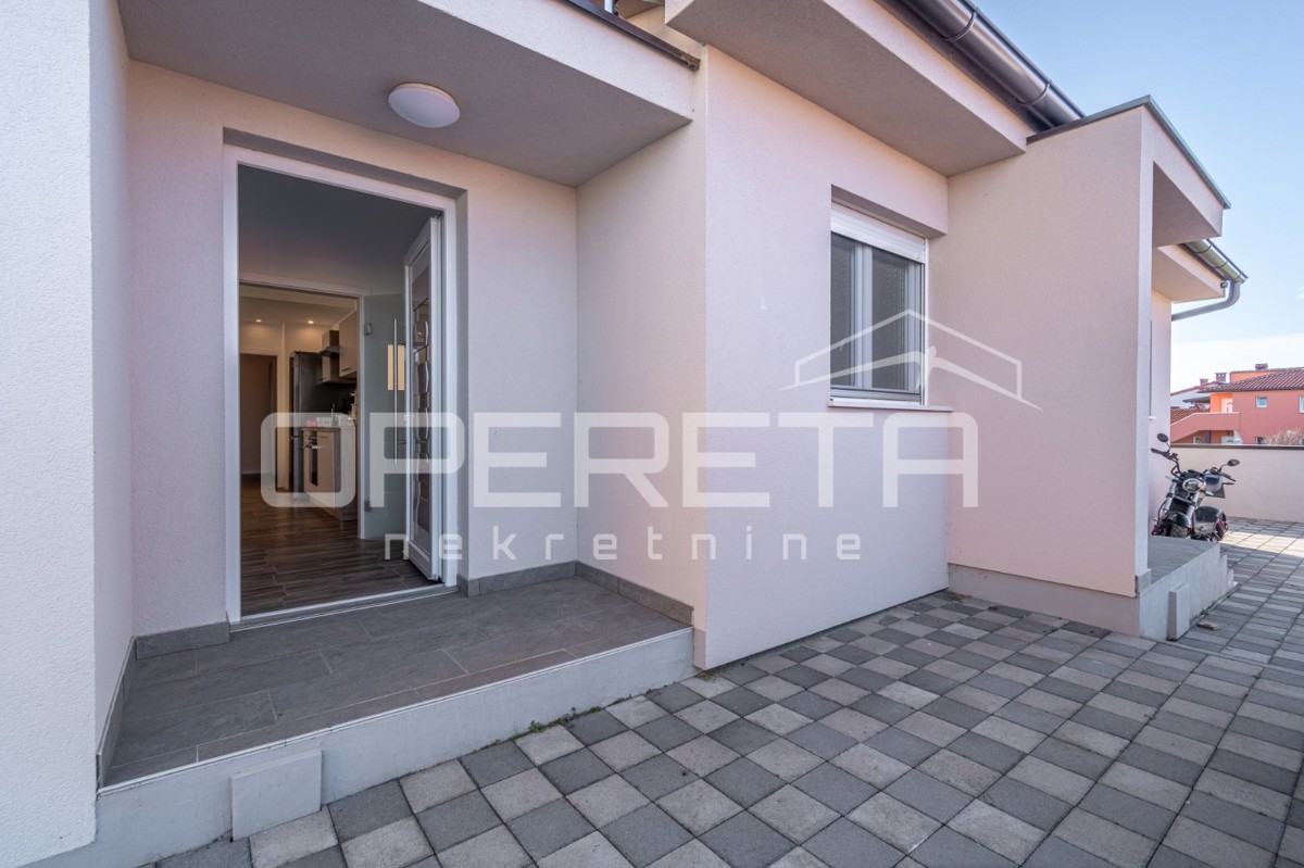 Galižana, pritličje 130 m2 z dvema stanovanjema