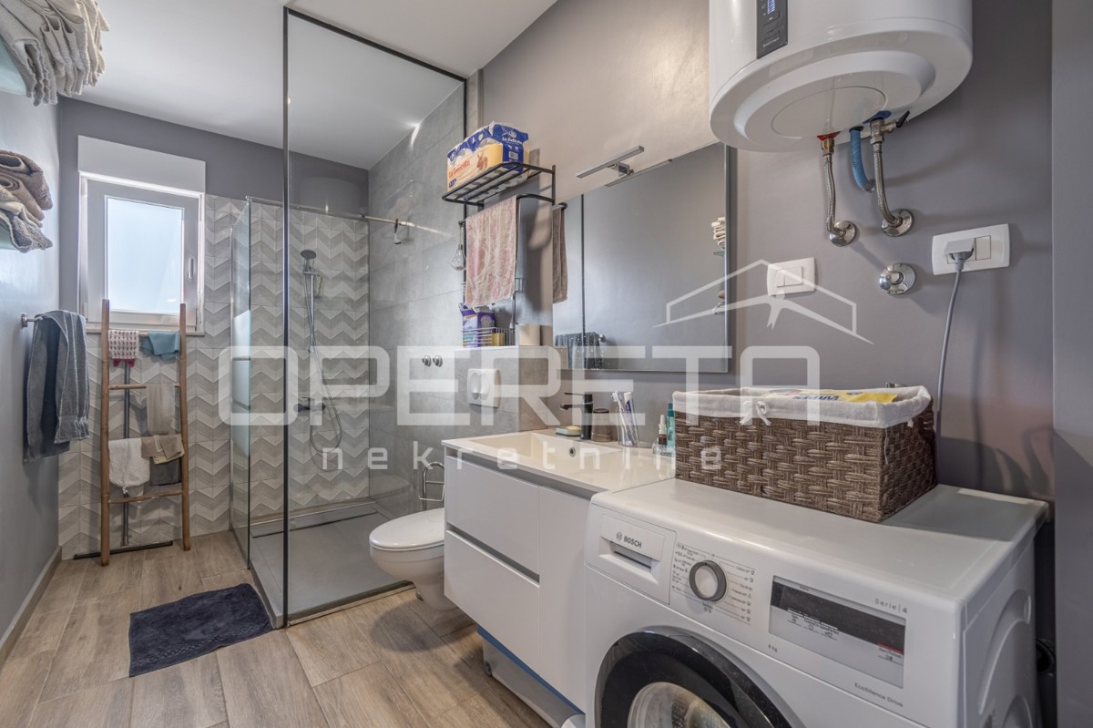 Galižana, pritličje 130 m2 z dvema stanovanjema