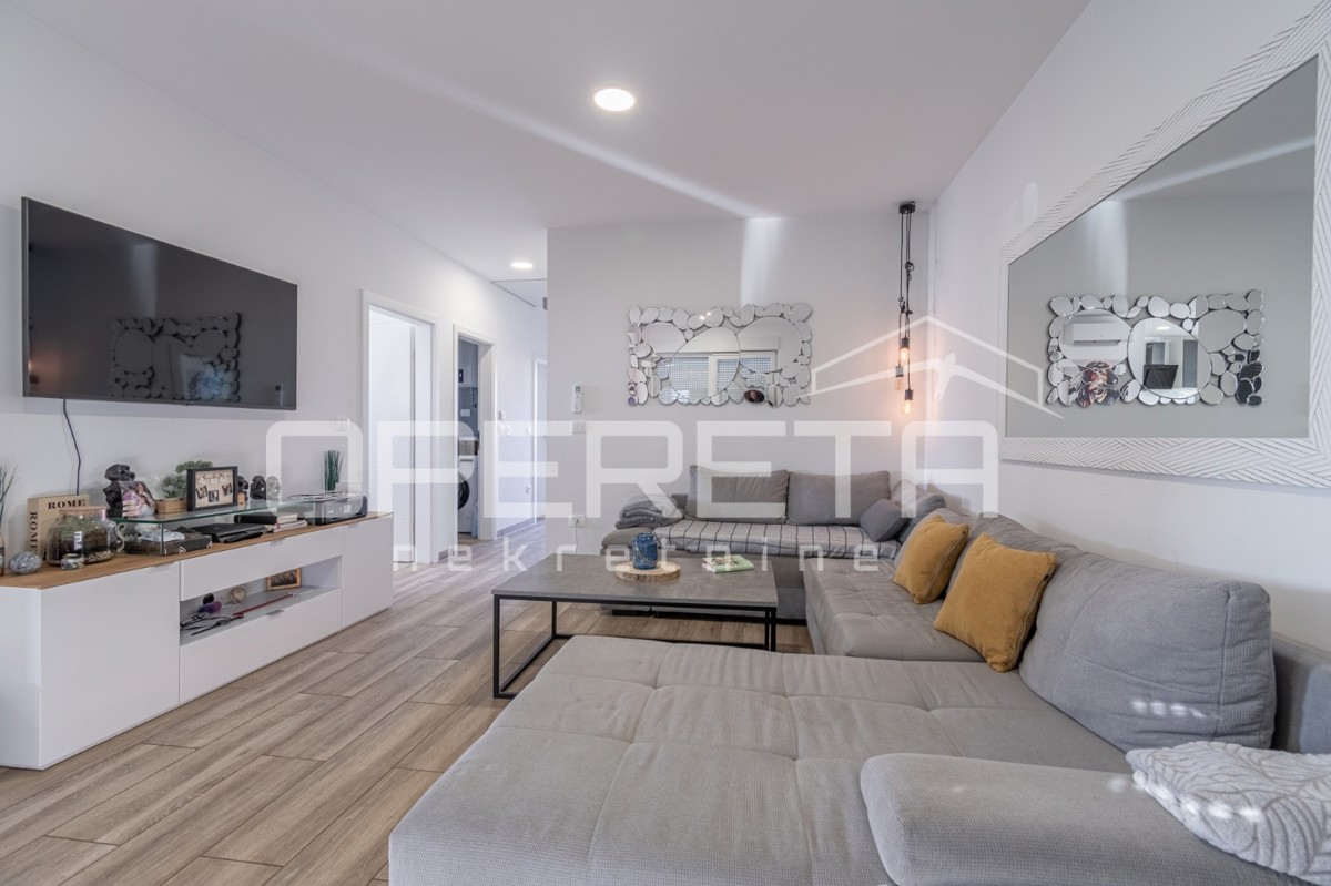 Galižana, pritličje 130 m2 z dvema stanovanjema