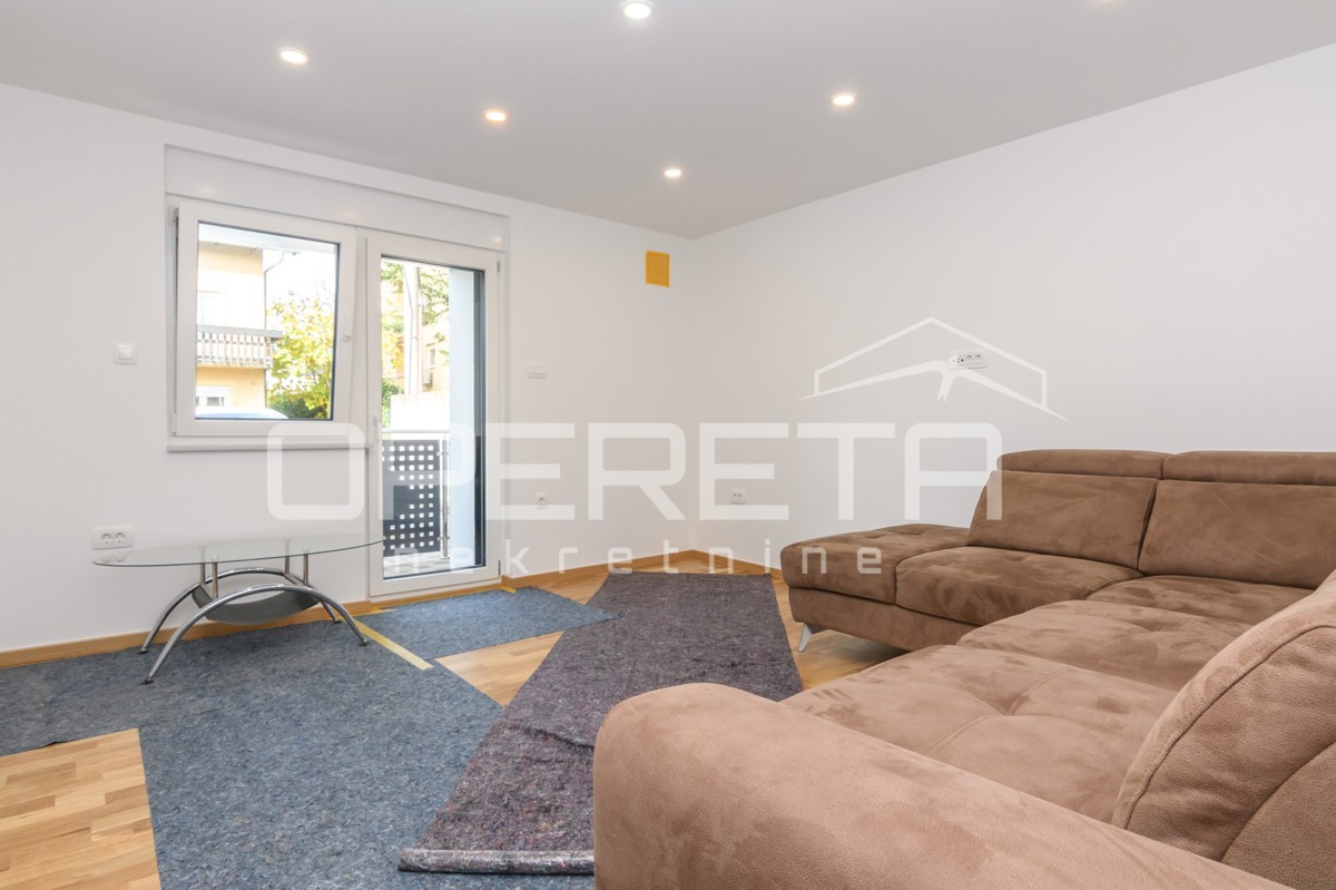 PRODAJA, HIŠA S 3 STANOVI IN 1 APARTMAJEM, MAKSIMIR, OBOJSKI GAJ.