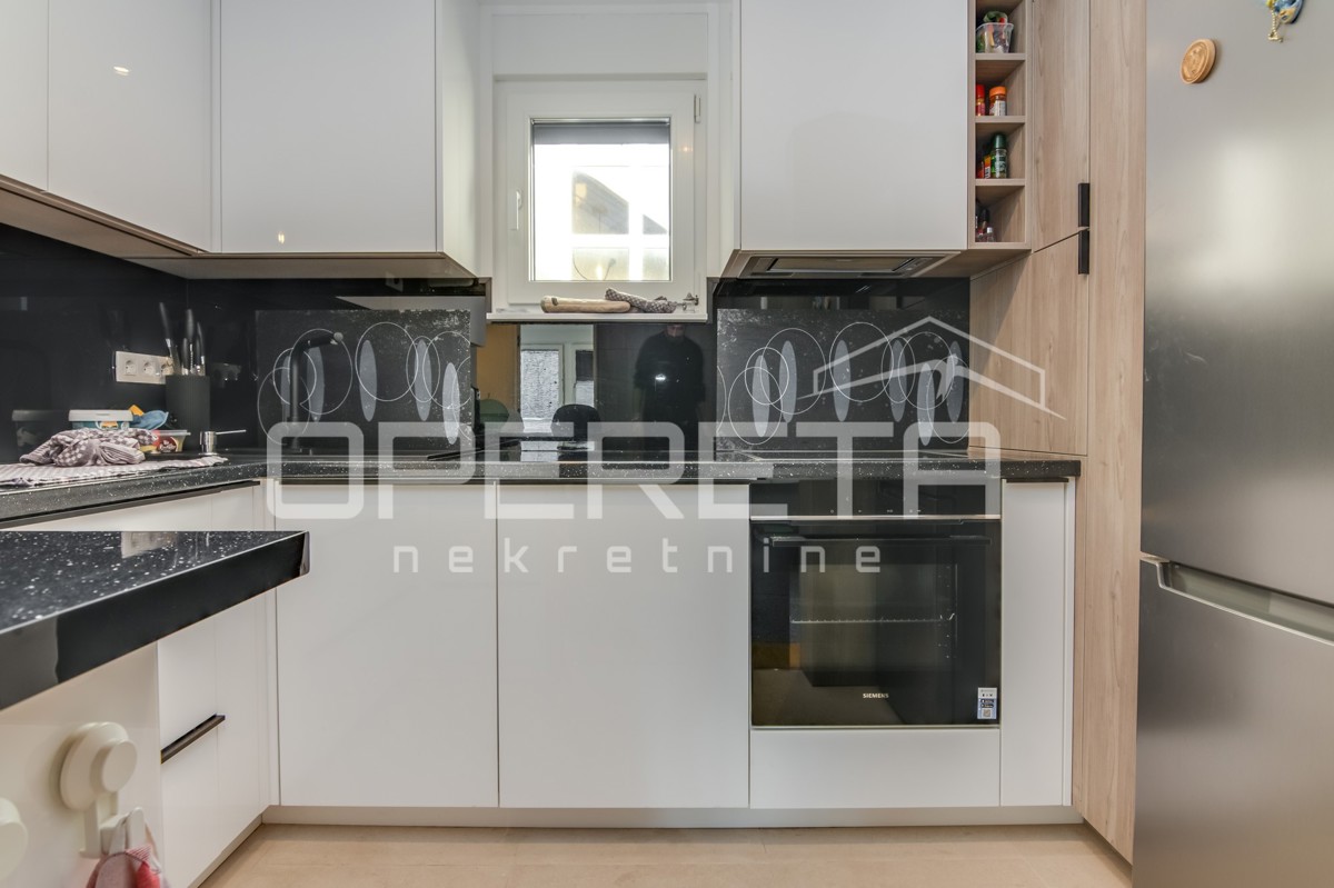 PRODAJA, HIŠA S 3 STANOVI IN 1 APARTMAJEM, MAKSIMIR, OBOJSKI GAJ.