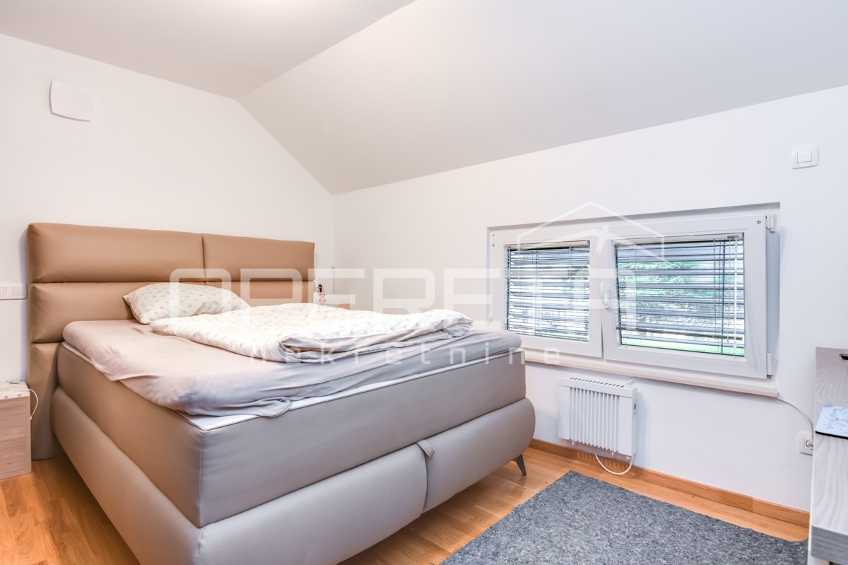 PRODAJA, HIŠA S 3 STANOVI IN 1 APARTMAJEM, MAKSIMIR, OBOJSKI GAJ.