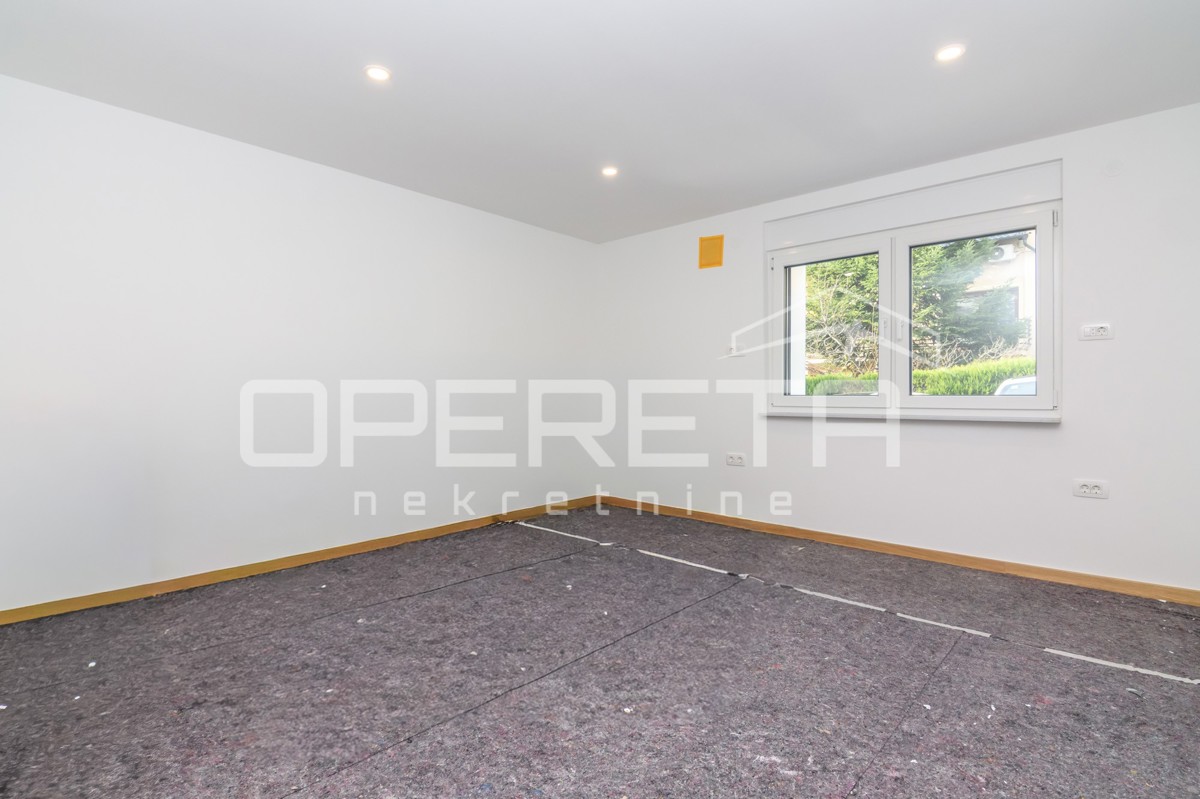 PRODAJA, HIŠA S 3 STANOVI IN 1 APARTMAJEM, MAKSIMIR, OBOJSKI GAJ.