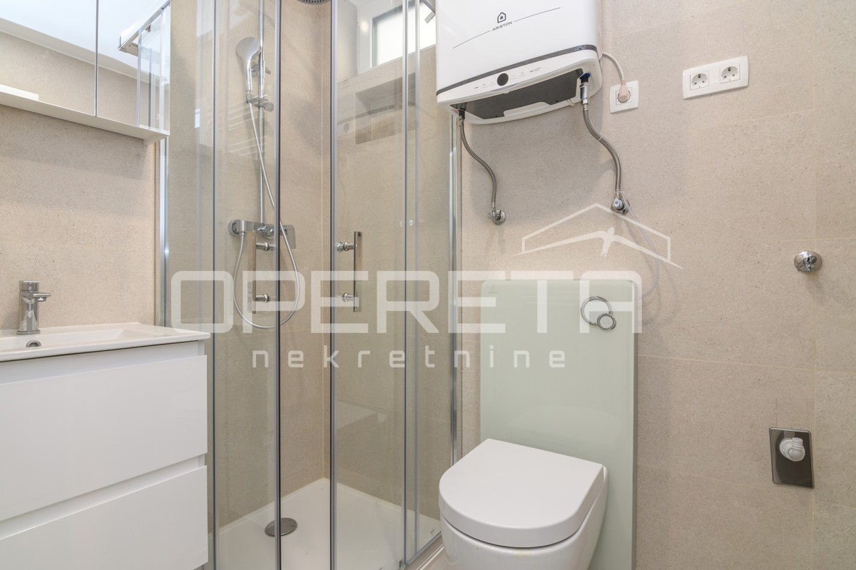 PRODAJA, HIŠA S 3 STANOVI IN 1 APARTMAJEM, MAKSIMIR, OBOJSKI GAJ.