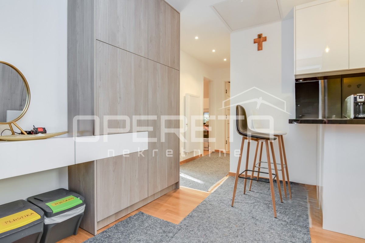 PRODAJA, HIŠA S 3 STANOVI IN 1 APARTMAJEM, MAKSIMIR, OBOJSKI GAJ.