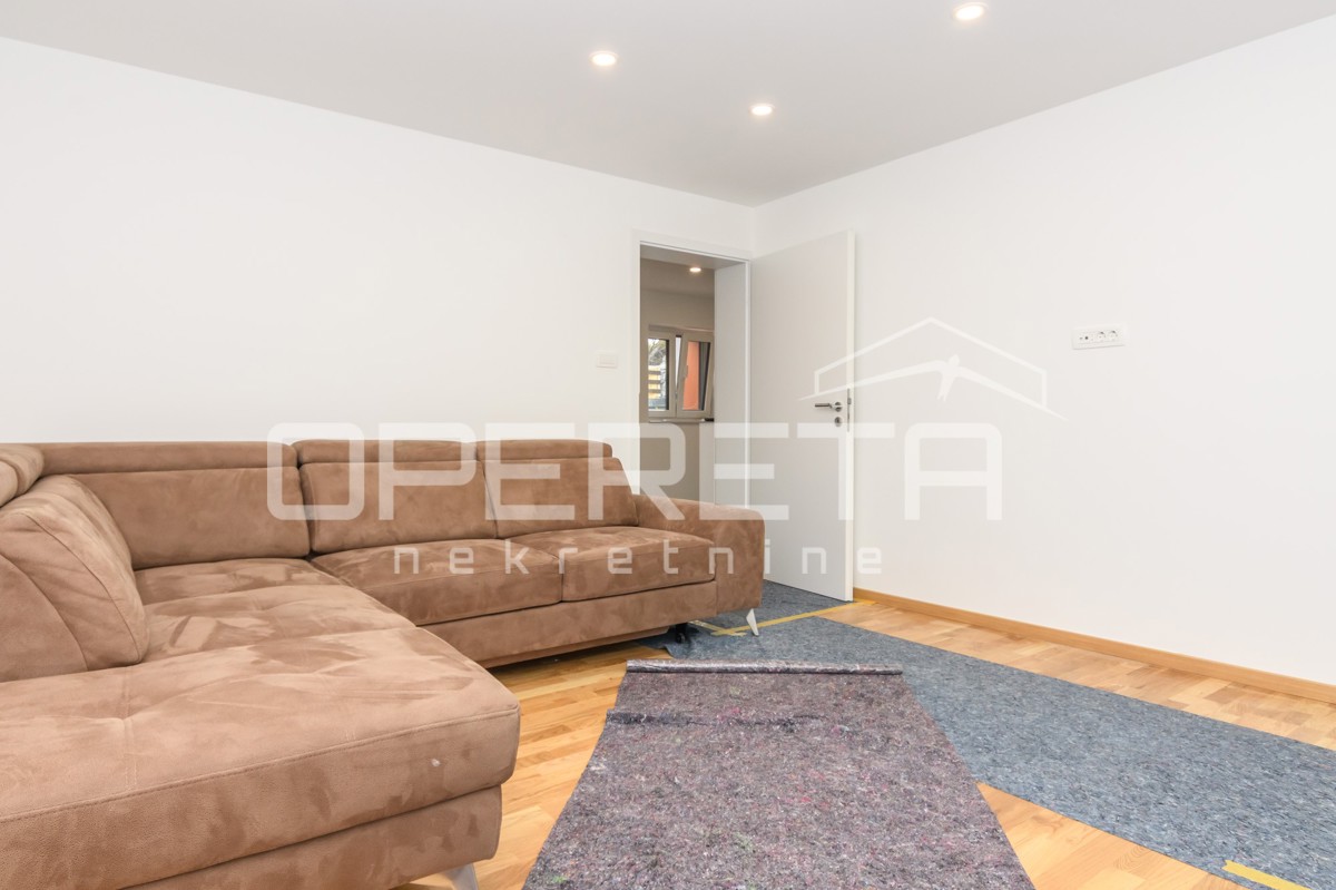 PRODAJA, HIŠA S 3 STANOVI IN 1 APARTMAJEM, MAKSIMIR, OBOJSKI GAJ.