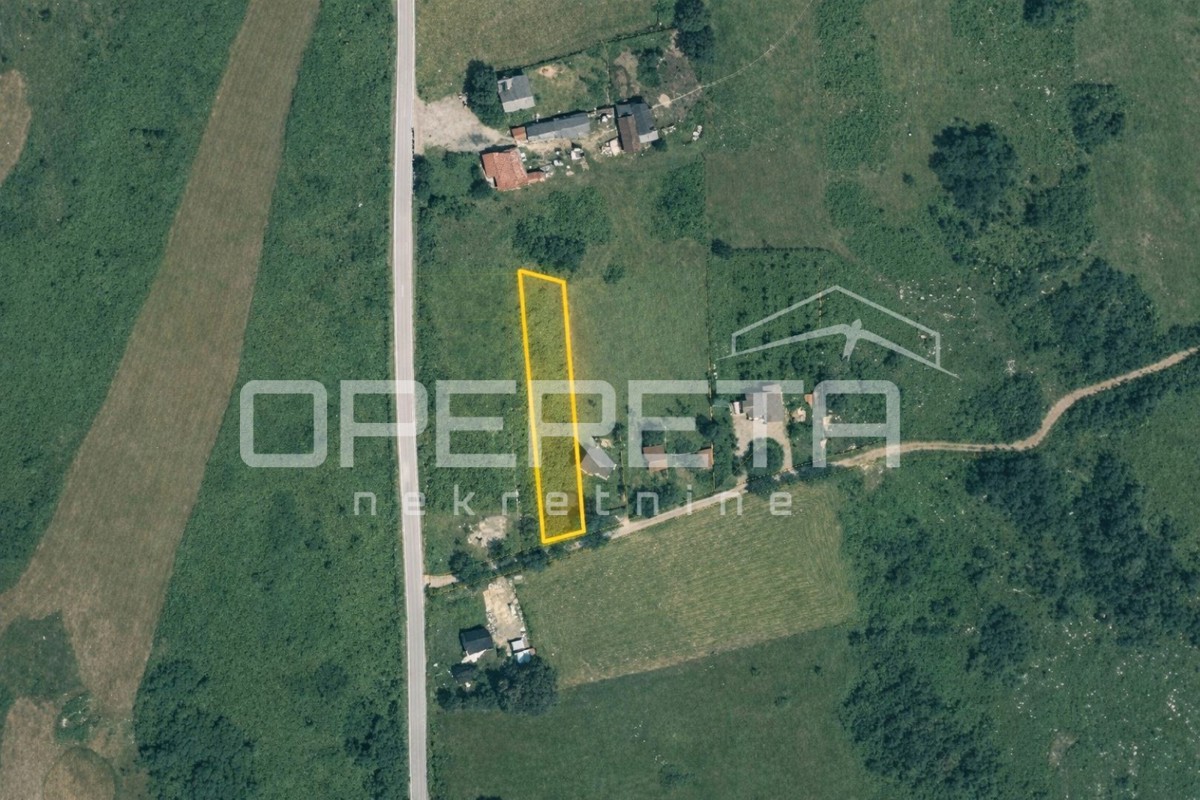 Hiša za obnovo blizu Narodnega parka Plitviška jezera, parcela 1.021 m²