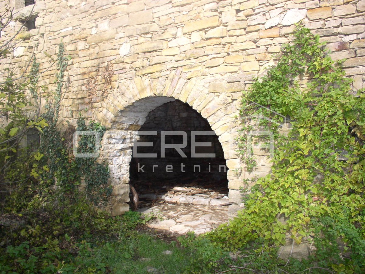 Prodaja, Hiša, Motovun, Livade, Samostojeća, 200m2