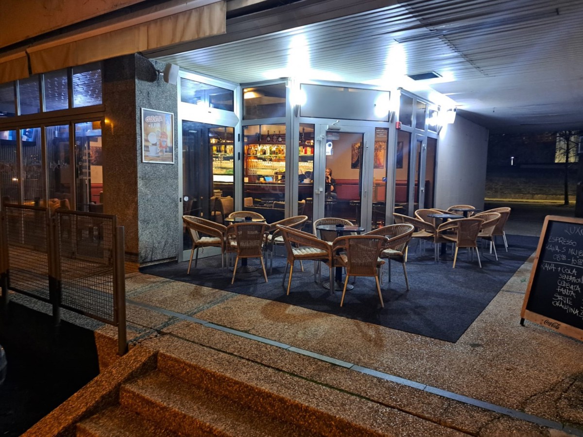 Kavarna v Trnju pripravljena za obratovanje – odlična mikrolokacija in terasa