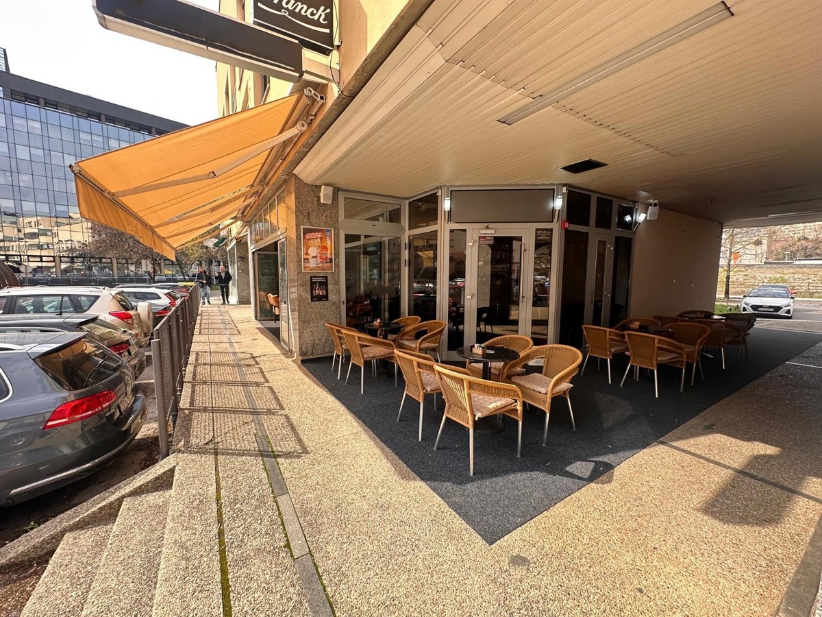 Kavarna v Trnju pripravljena za obratovanje – odlična mikrolokacija in terasa