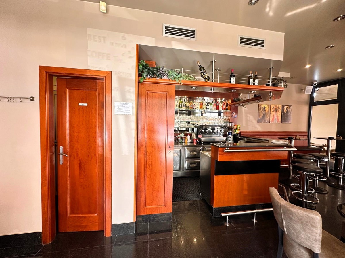 Kavarna v Trnju pripravljena za obratovanje – odlična mikrolokacija in terasa